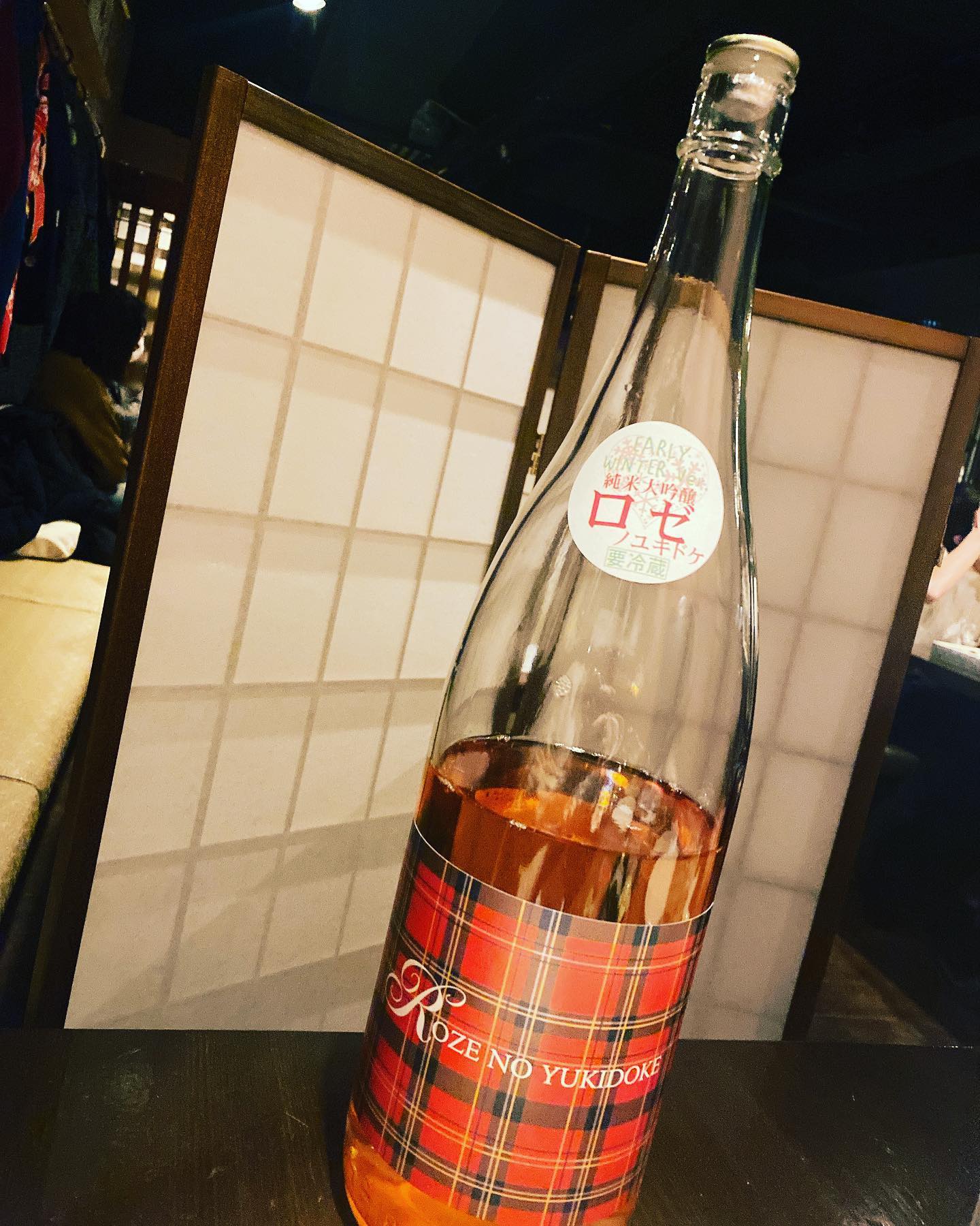 かぶ菜では珍しいお酒も取り揃えております！尾瀬の雪どけならぬ、「ロゼノユキドケ」味わいはイチゴのようなほのかな甘味と酸味がとても美味しかったです赤色酵母を使ってきれいに色づいたお酒は、この時期限定の特別なお酒です🏻‍♀️🏻‍♀️#吉祥寺グルメ#吉祥寺居酒屋#吉祥寺ディナー#吉祥寺飲み#吉祥寺かぶ菜#吉祥寺テイクアウト#吉祥寺中道通り#東京居酒屋#吉祥寺#西荻窪#三鷹#居酒屋#日本料理#和食#隠れ家#個室#日本酒#グルメ#飲み#一人飲み#日本酒好きな人とつながりたい#尾瀬の雪どけ#ロゼノユキドケ (Instagram)